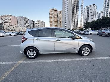 Avtomobil satışı: Nissan Note e-POWER, gümüş rəng, 5 qapılı şəhər hetçbeki. Texnologiya — 5