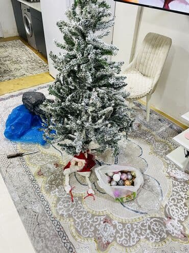 ev agaclari: Yeni veziyyetdedir uzerinde iwiqlar oyuncaqlar verilir bir il qurulub — 2