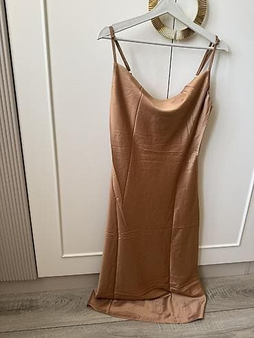 Zərif satenson maxi don - Rəng: isti karamel/qəhvəyi nude ton - — 2