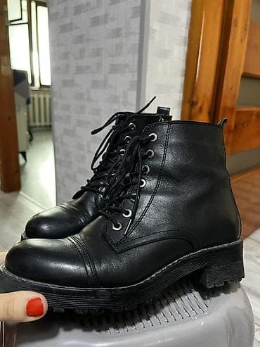 batinka satisi: Qara dəri bağlamaqlı qış‑payız botları.Greyder.38olcu.bir deffekti — 2