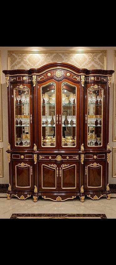 Klassik vitrin-bufet - Üslub: Barokko/klassik, dekorativ qızılı oyma