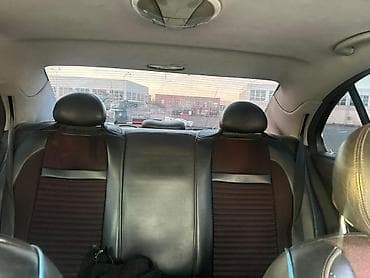 mercedes stopu: Mercedes-Benz E-Class: 2.2 l | 2002 il Sedan — 10