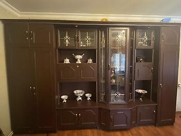 qoz: Klassik üslubda iri salon divar mebeli (sekretar vitrinli) - — 1