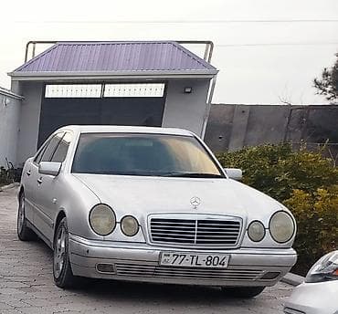 mercedes dort: Mercedes‑Benz E‑Class 2400 sedan - Korpus: 4 qapılı sedan, gümüşü — 1