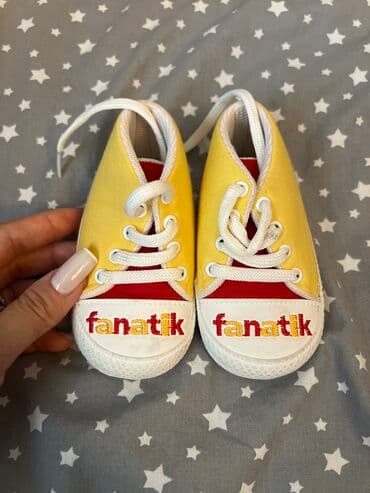 qebelend ters ev: 3 ayaqqabi 16, 18, 21 razmer hamisi birlikde 30 azn 1 ci olan — 7