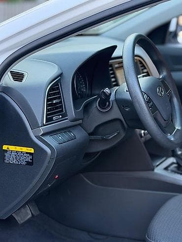 kia sorento 2020: Hyundai Elantra: 1.6 l | 2017 il Sedan — 6