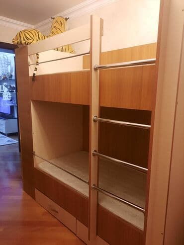 двухъярусная кровать для детей: Для девочки и мальчика, Б/у, Кровать, С матрасом, С выдвижными ящиками, Ламинат — 1