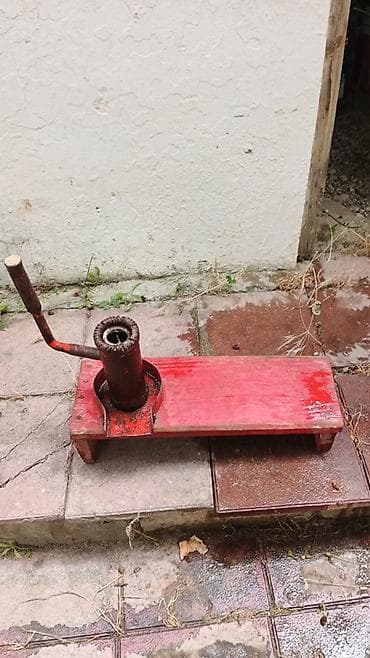 Əl ilə işləyən buğda arpa üyüdən aparat - Mexaniki, fırladılan qolu — 1