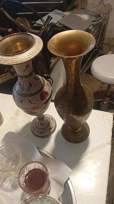 gümüş qədəh: Məhsul: Şərq üslubunda metal süfrə dəsti Tərkib: - 1 ədəd naxışlı — 5