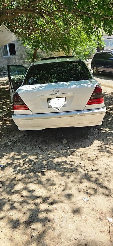qizdirci: Mercedes-Benz 230: 2.3 l | 1999 il Sedan — 4