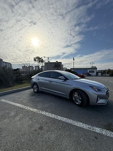 panelerin satisi: Hyundai Elantra sedan - Korpus: gümüş rəng, aqressiv ön panjur və — 5