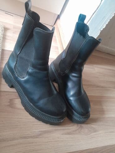 ayaqqabıları 41: Qadın/Unisex botları – Chelsea tərzi - Rəng: qara - Material: hamar — 1