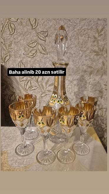 Qızılı naxışlı büllur içki dəsti - Tərkibi: 1 ədəd qapaqlı qrafin + 6 — 1