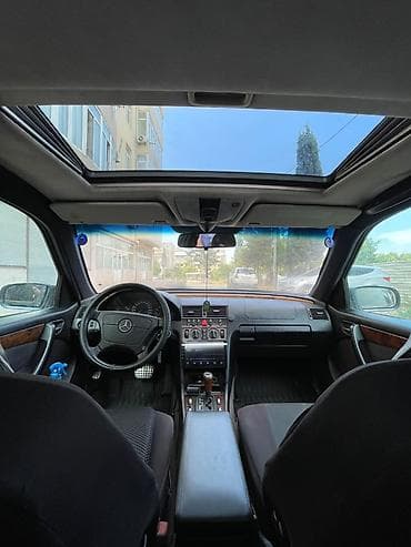 mercedes e class: Mercedes-Benz C-Class: 2.4 l | 1998 il Sedan — 9