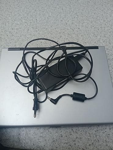 Fujitsu ESPRIMO Mobile V655 noutbuk - Ekran: 15.4" (WXGA, parlaq