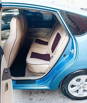 uaz satisi: Toyota Prius (2-ci nəsil) – hibrid liftbek Xüsusiyyətlər: - Rəng — 10