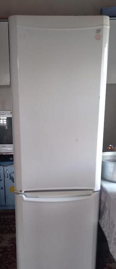 İşlənmiş 2 qapılı Indesit Soyuducu Satılır, rəng - Ağ, Təkərli