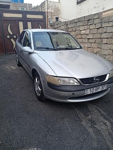 Opel Vectra: 1.8 l | 1998 il 2000388 km Sedan