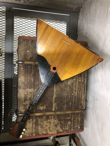 Velosiped aksesuarları: Балайка -четырёх струнный музыкальный инструмент. Желающих, просьба — 2