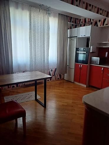 kira: 2 otaqlı mənzil – tam mebellə və texnika ilə - Geniş zal: asma tavan — 6