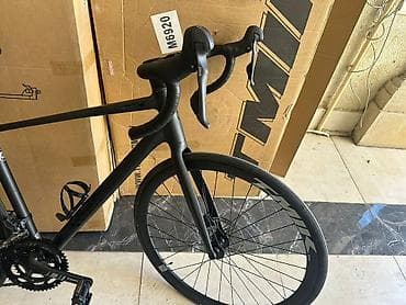 qalin tekerli velosiped: Şosse/Gravel tipli velosiped – mat qara rəng Çəkisi 5kq,nazik təkərlər — 3