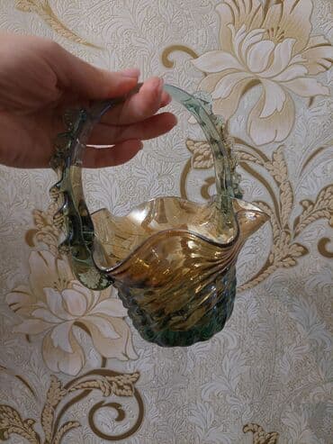 14 m qızılı rengde qab