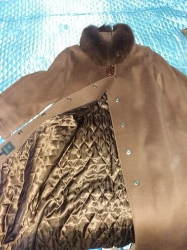 qadınlar üçün təbii dublyonkalar: Təmiz drap. 
Razmer: 54 — 3