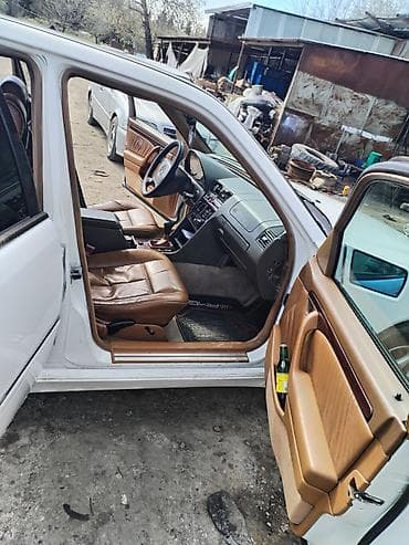 mercedes 190 1995: Mercedes-Benz C-Class: 2 l | 1995 il Sedan — 10