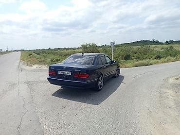 07 salon: Mercedes-Benz E-Class (W210) sedan - Kuzov: tünd mavi, 4 qapılı sedan — 3