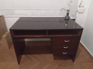 Müdir üçün, Dördbucaq masa