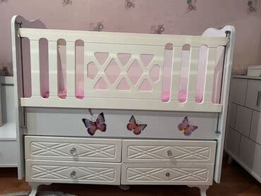 oğlan uşaq şəkilləri: Oğlan və qız üçün, İşlənmiş, Dördbucaq, Beşik, Dəst ilə, Matrassız, Yellənmə mexanizmsiz — 1