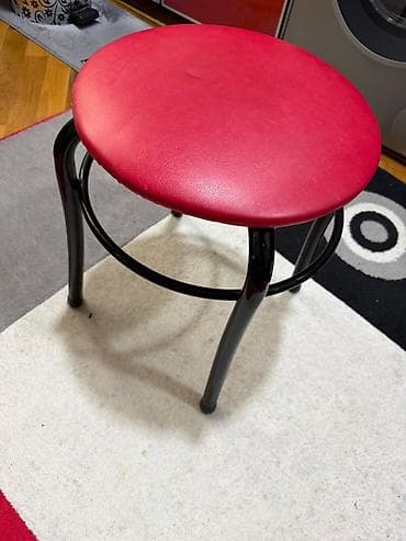 kitab stol: Qırmızı oturacaqlı taburet - Dizayn: Dairəvi oturacaq, klassik — 2