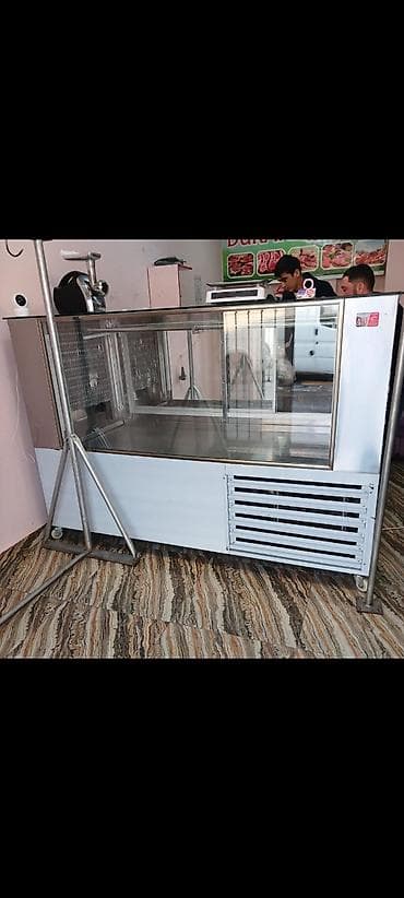 1600₼ ət vitrin soyuducu 
Ölçü 2*1.4*0.8
Ünvan mehdiabad

8216 zeyno♥️