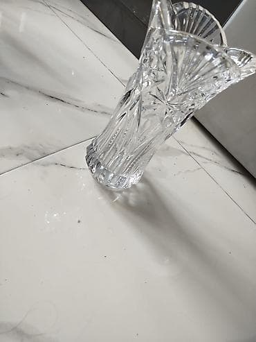 şuşə gulu: Bir vaza, Xrustal — 2