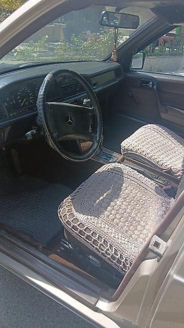 hava ceken: Mercedes-Benz 190 (W201): 2 l | 1990 il Sedan — 5