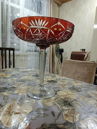 neman xrustal instagram: Qırmızı kəsma şüşədən hündür ayaqlı meyvə/qəlyanaltı qabı, Çexiya - — 3