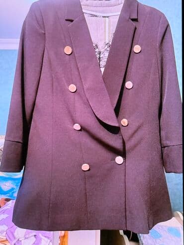 kisi pencekleri: Bu, qadınlar üçün nəzərdə tutulmuş tünd rəngli pencek İki sıra qızılı — 3