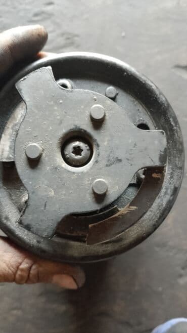 delphi: GM Delphi markalı, avtomobil kondisionerinin kompressoru. Bu — 1