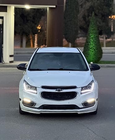 Chevrolet Cruze: 1.4 l | 2015 il 270000 km Sedan