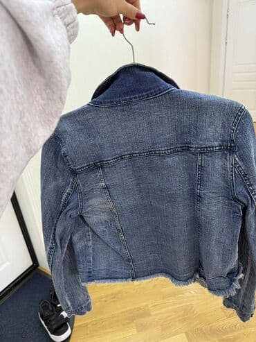 Qadınlar üçün klassik denim cins gödəkçə - Rəng: tünd maviyə çalan