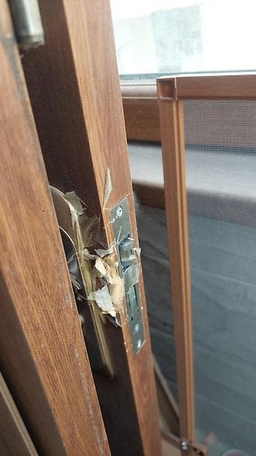 islenmis qapi satiram: Qapi 4 ədəddi, 1 qapıda bağlama hissəsi zədəlidi, digər 3 qapı — 3