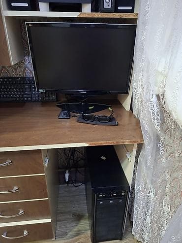 Masaüstü kompüter dəsti - Monitor: ViewSonic LCD monitor, geniş