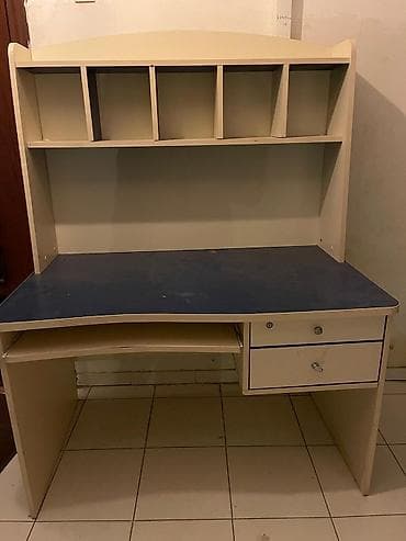 divar rəf: Düz masa, Polkalı, Siyirməli, Sadə laminat — 1