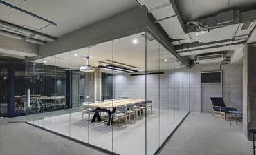 ev qizdiricilar: Şəffaf arakəsmə, Açılan — 2