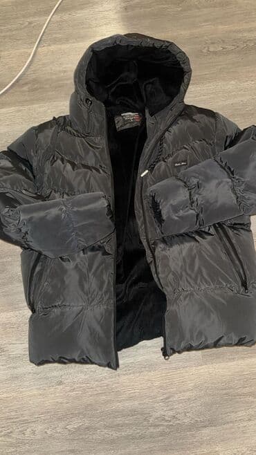 Qışlıq kişilər üçün şişmə gödəkçə - Rəng: qara - Model: kapüşonlu, ön