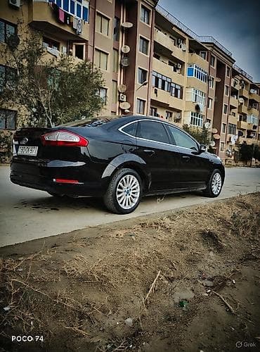 Ford Mondeo sedan – qara rəng, 4 qapı, arxa hissədə LED tipli