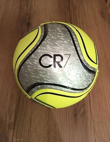 ronaldo real madrid forması: Məhsul: Futbol topu – “RONALDO/CR7” temalı Xüsusiyyətlər: - Dizayn — 6