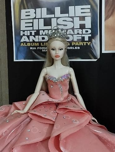 Kuklalar: Wicked Glinda kuklası. Tamamilə əl işidir. Incəliklə hazırlanıb — 1