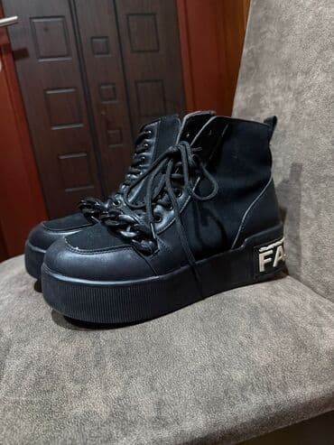 qiz ucun botlar: Qara platformalı şnürlü bot - Rəng: tam qara - Dizayn: hündur — 1