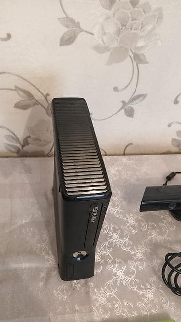 xbox one x: Xbox 360 (Slim) oyun konsolu paketi Komplekt: - Xbox 360 Slim konsolu — 4